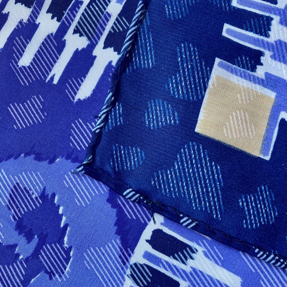 BLUE square scarf - Picture 3 of 10